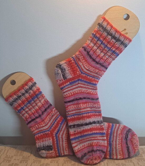 Adītas vilnas zeķes, roku darbs.